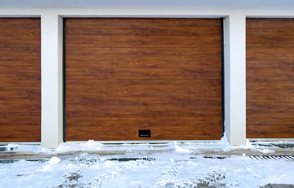 garage door between seasonal weather changes